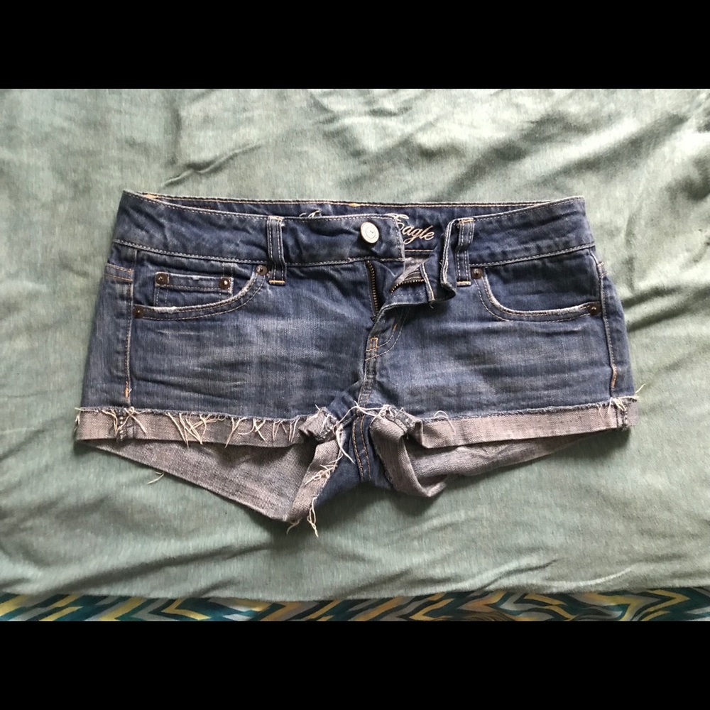AMERICAN EAGLE SHORTS SIZE 2